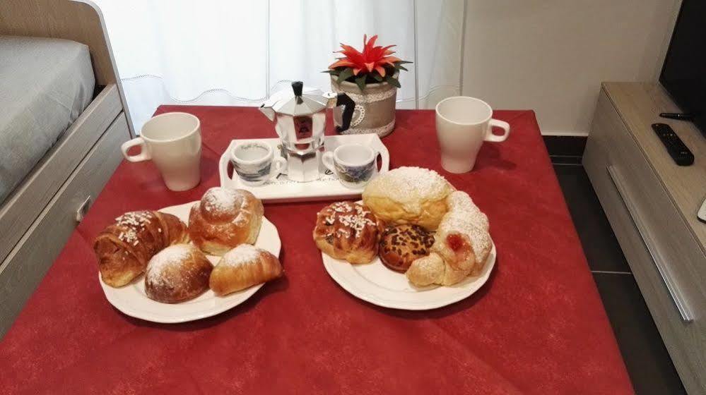 Be Italian Flat Bovio Hotel Naples Luaran gambar