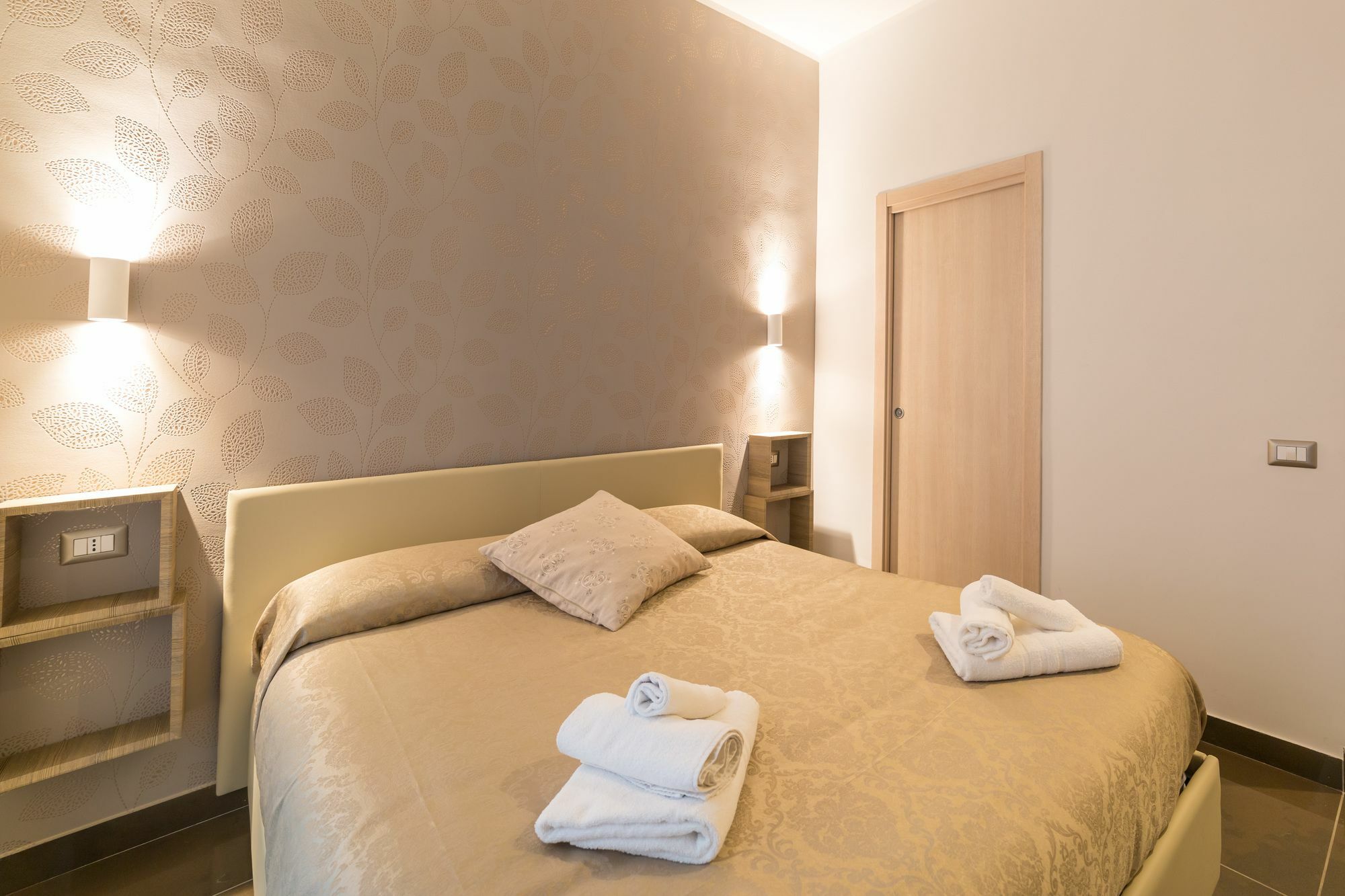Be Italian Flat Bovio Hotel Naples Luaran gambar